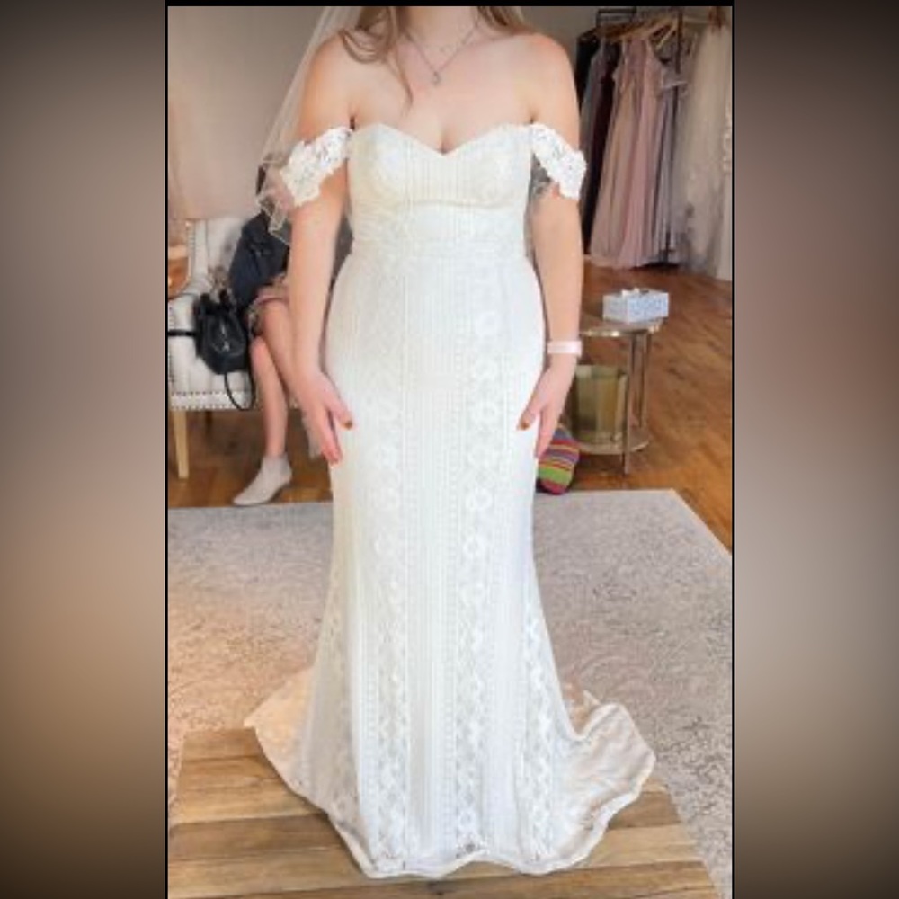 NWT - $1400 but asking $650. Very comfortable, strapless, less. Lilian West.